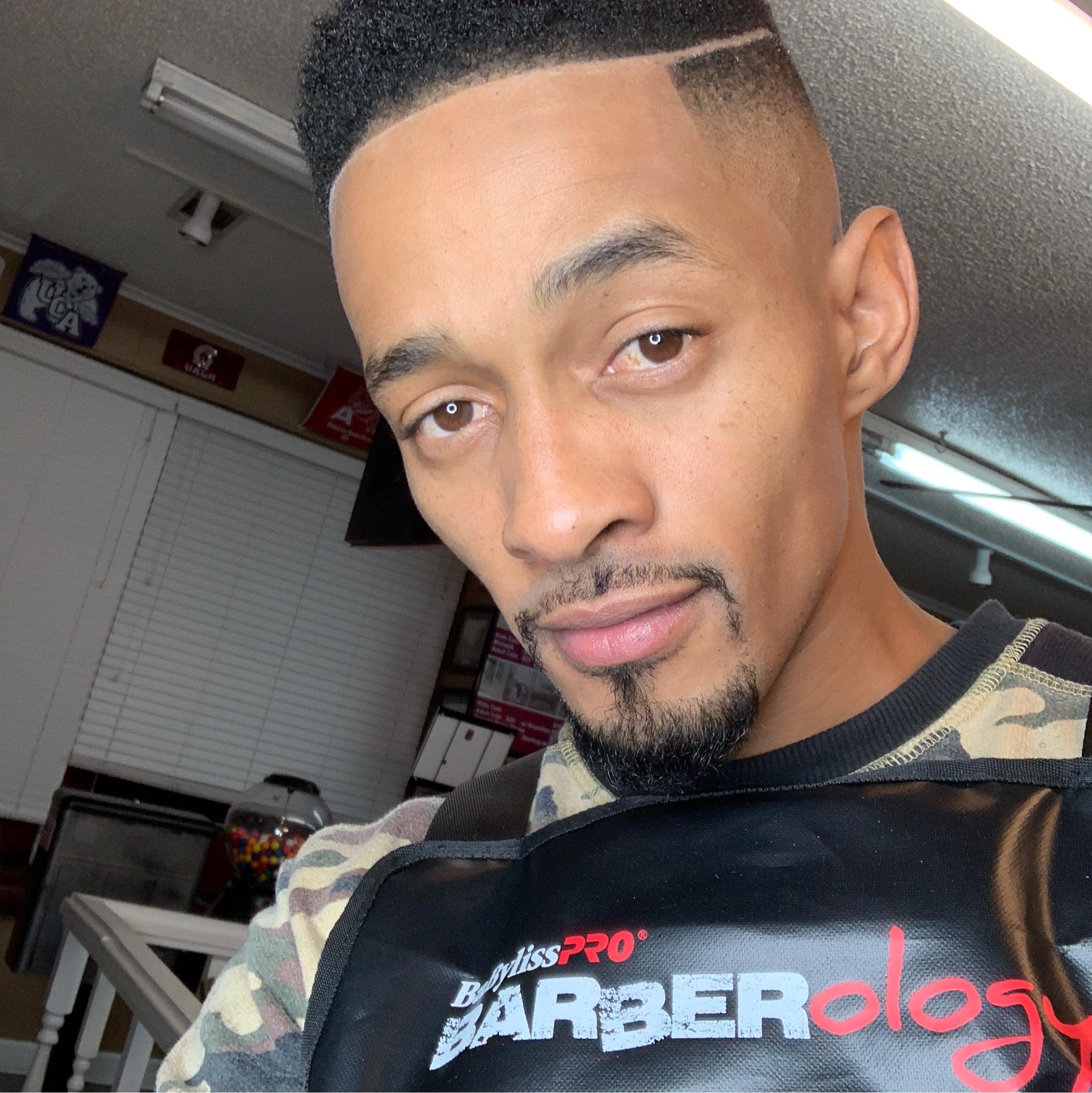 Chris the Barber logo